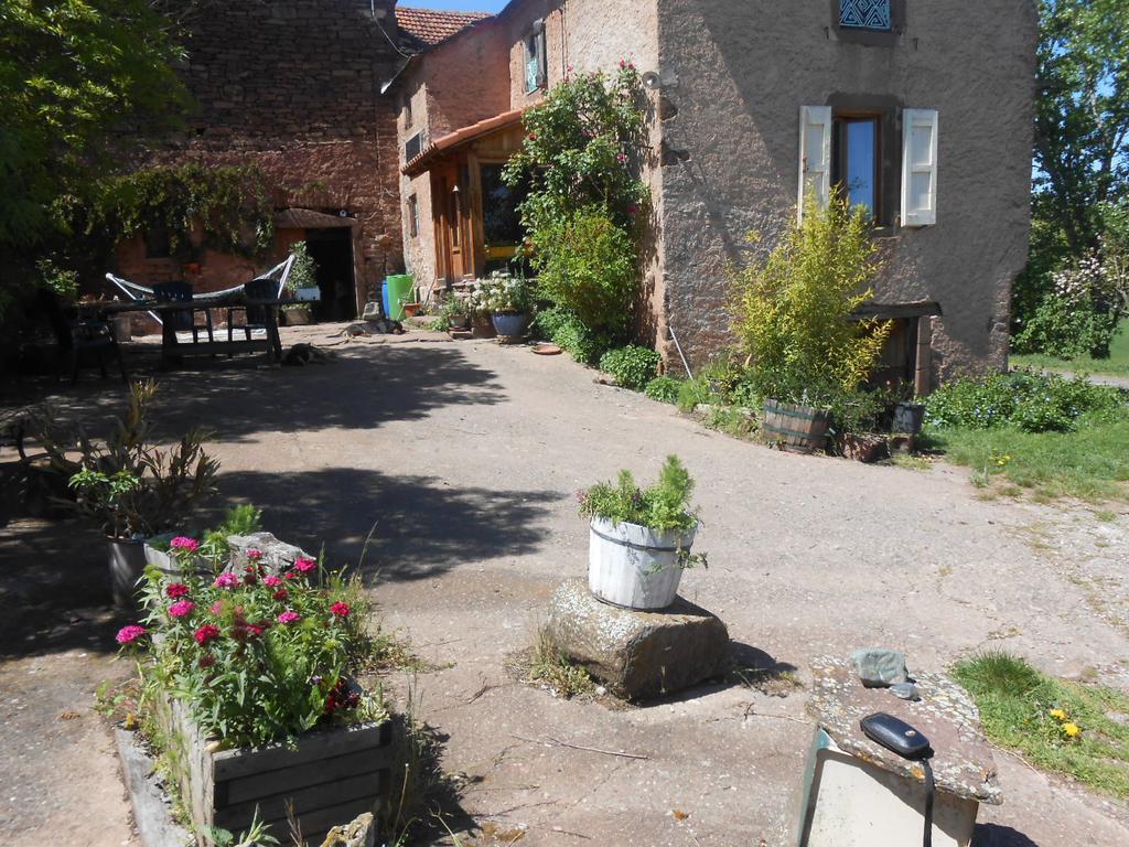 Gite Des Monts Saint-Izaire Ngoại thất bức ảnh