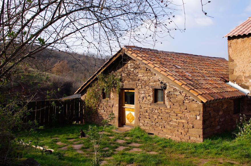 Gite Des Monts Saint-Izaire Ngoại thất bức ảnh