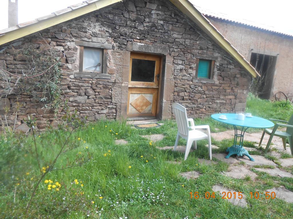 Gite Des Monts Saint-Izaire Ngoại thất bức ảnh